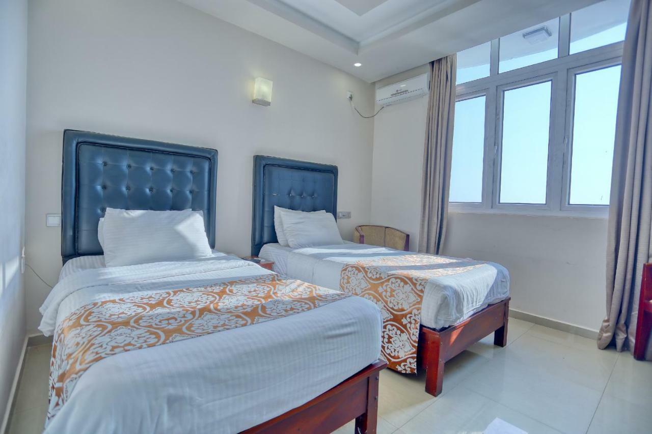 Lazaani Hotel Colombo Exterior foto